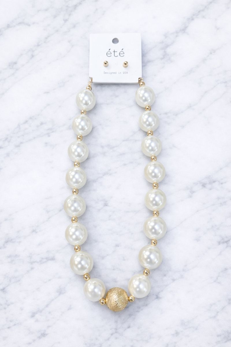 Cassie Chunky Pearl Necklace