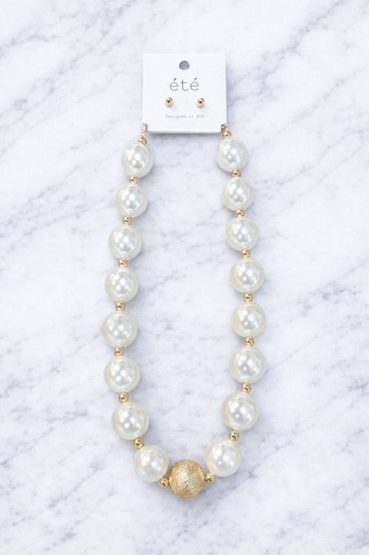 Cassie Chunky Pearl Necklace